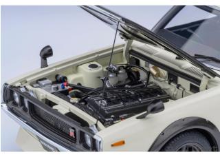 NISSAN SKYLINE 2000 GT-R (KPGC110) TUNED VERSION „CARBON BLACK BONNET“ weiß AUTOart 1:18 Composite
